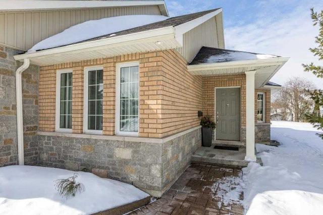 47 Village Cres, Townhouse with 2 bedrooms, 3 bathrooms and 3 parking in Peterborough ON | Image 12