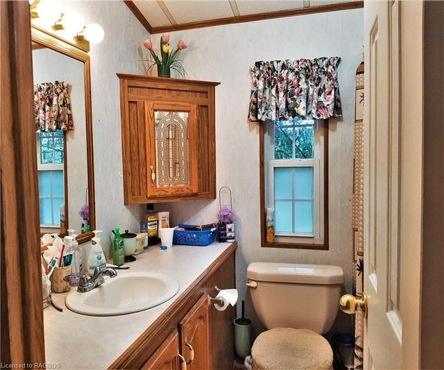 4-Piece Bathroom with Skylight | Image 7
