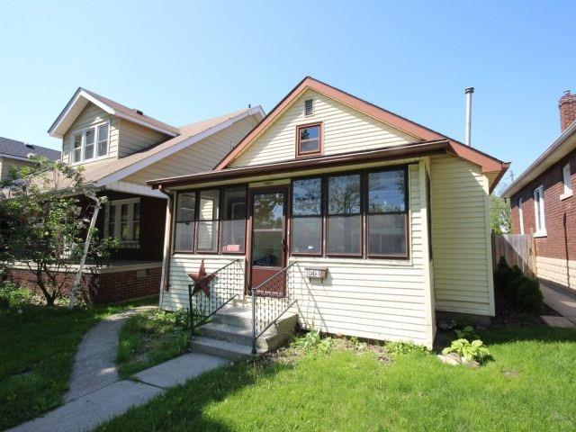 1561 York St, House detached with 2 bedrooms, 2 bathrooms and null parking in Windsor ON | Image 1