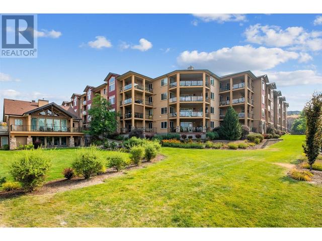 318 - 2532 Shoreline Drive, Condo with 2 bedrooms, 2 bathrooms and 1 parking in Lake Country BC | Image 1