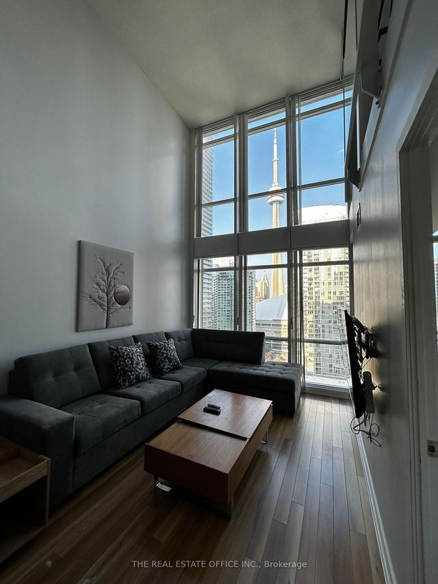 2808 - 15 Fort York Blvd, Condo with 2 bedrooms, 2 bathrooms and 1 parking in Toronto ON | Image 2