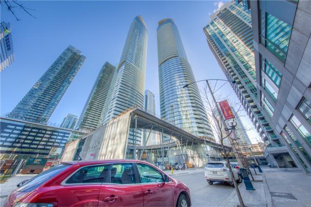304 - 14 York St, Condo with 1 bedrooms, 1 bathrooms and null parking in Toronto ON | Image 2