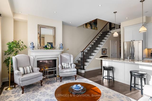 1 - 10 Burkebrook Pl, Townhouse with 2 bedrooms, 4 bathrooms and 2 parking in Toronto ON | Image 3