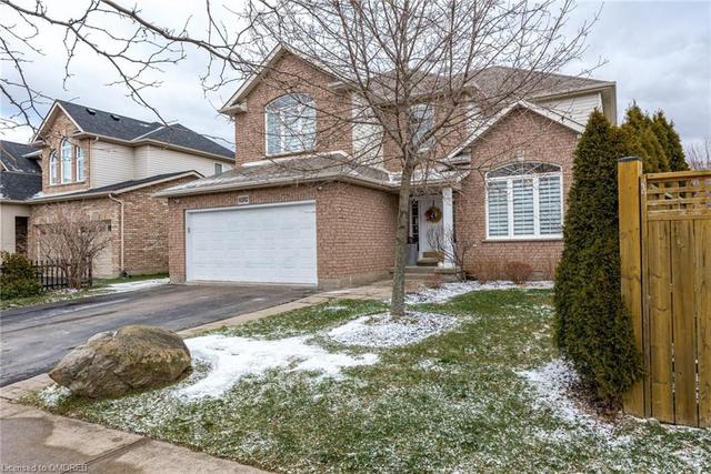 8202 Brookside Drive, House detached with 3 bedrooms, 2 bathrooms and 5 parking in Niagara Falls ON | Image 2