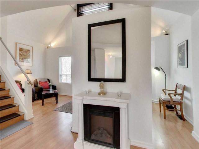 583 Durie St, House detached with 3 bedrooms, 3 bathrooms and 3 parking in Toronto ON | Image 8