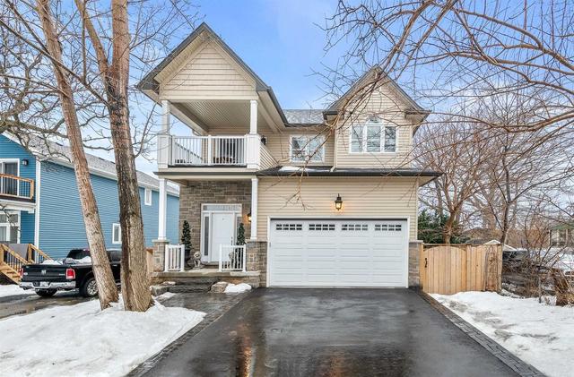856 Beach Blvd, House detached with 3 bedrooms, 3 bathrooms and 4 parking in Hamilton ON | Image 1