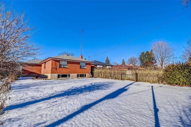 17 Newell Crt, House detached with 3 bedrooms, 2 bathrooms and 4 parking in Toronto ON | Image 28