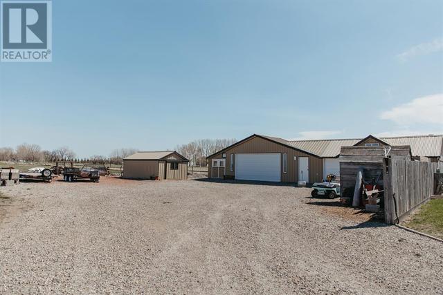 84055 Rgrd 211a, House detached with 6 bedrooms, 3 bathrooms and null parking in Lethbridge County AB | Image 45