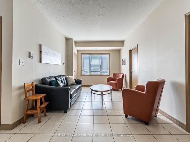 602 - 251 Lester St, Condo with 5 bedrooms, 2 bathrooms and 0 parking in Waterloo ON | Image 2