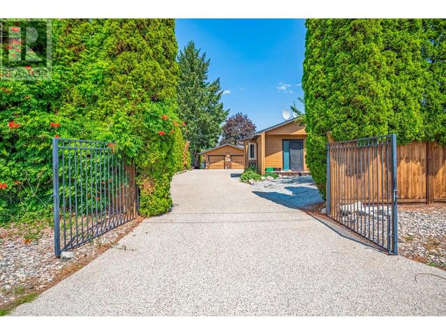 754 Mcclure Road, House detached with 4 bedrooms, 2 bathrooms and 3 parking in Kelowna BC | Image 1