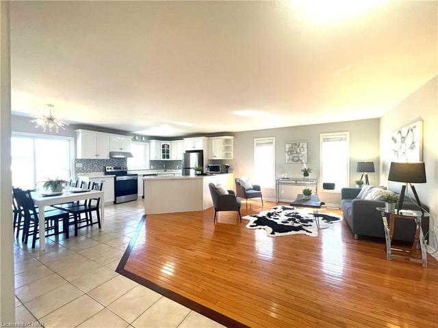 8211 Spring Blossom Drive, House detached with 5 bedrooms, 3 bathrooms and 5 parking in Niagara Falls ON | Image 23