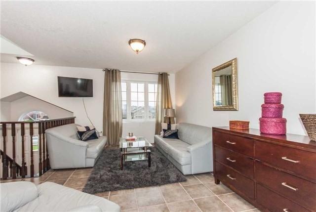 Upper - 23 Harrogate Crt, House detached with 3 bedrooms, 1 bathrooms and 1 parking in Barrie ON | Image 8