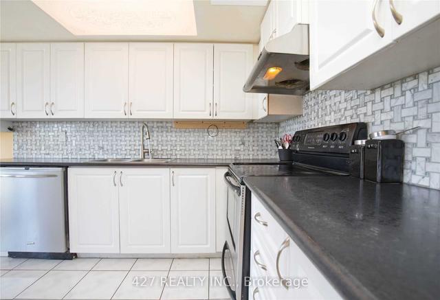 1105 - 10 Markbrook Lane, Condo with 2 bedrooms, 2 bathrooms and 1 parking in Toronto ON | Image 4