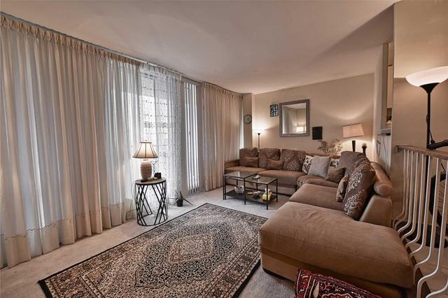 701 - 9 Four Winds Dr, Condo with 2 bedrooms, 1 bathrooms and 1 parking in Toronto ON | Image 3