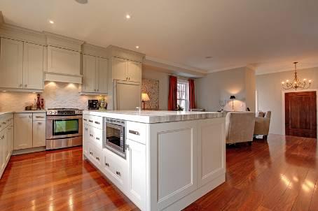 10 Rebecca St, House detached with 3 bedrooms, 4 bathrooms and 3 parking in Oakville ON | Image 3