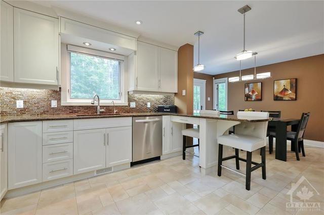 122 Pleasant Creek Drive, House detached with 4 bedrooms, 3 bathrooms and 6 parking in Ottawa ON | Image 9