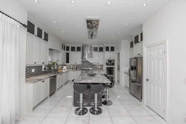 26 Bakersfield Rd, House detached with 5 bedrooms, 5 bathrooms and 9 parking in Brampton ON | Image 7