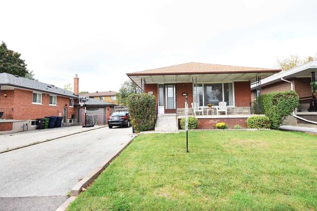 240 Wellesworth Dr, House detached with 3 bedrooms, 2 bathrooms and 3 parking in Toronto ON | Image 12