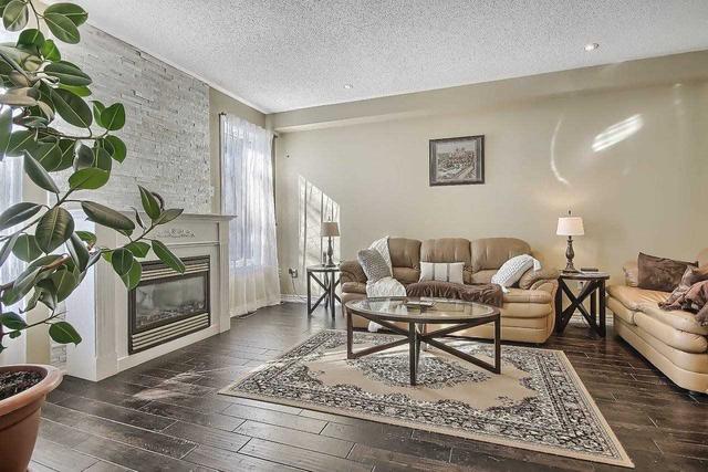 121 Woodbine Pl, House detached with 4 bedrooms, 3 bathrooms and 4 parking in Oshawa ON | Image 4