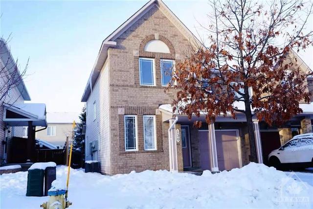 130 Grovemont Drive, Townhouse with 3 bedrooms, 3 bathrooms and 3 parking in Ottawa ON | Image 2