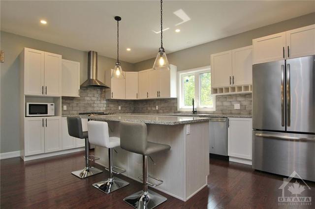 296 Stonewalk Way, House detached with 4 bedrooms, 3 bathrooms and 8 parking in Ottawa ON | Image 5