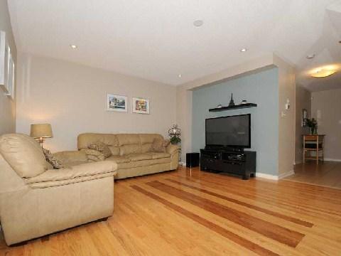 80 Argento Cres, House attached with 3 bedrooms, 3 bathrooms and 2 parking in Vaughan ON | Image 3