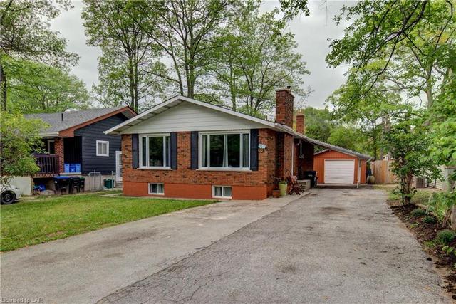 68 Knox Road W, House detached with 5 bedrooms, 2 bathrooms and 8 parking in Wasaga Beach ON | Image 1