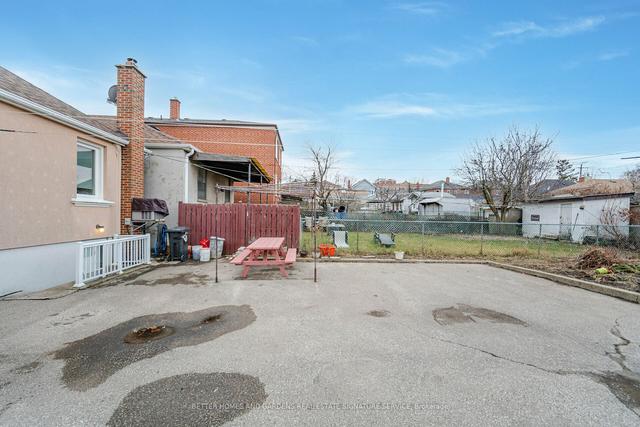 198 Gloucester Grve, House detached with 2 bedrooms, 2 bathrooms and 4 parking in Toronto ON | Image 18