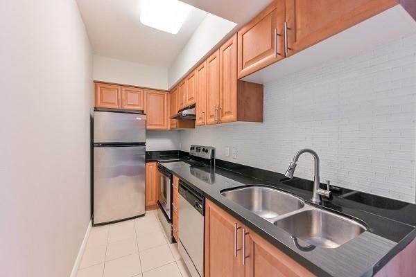 1201 - 263 Wellington St W, Condo with 1 bedrooms, 1 bathrooms and 0 parking in Toronto ON | Image 4