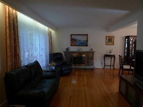 32 Prestwick Cres, House detached with 3 bedrooms, 4 bathrooms and 2 parking in Toronto ON | Image 2