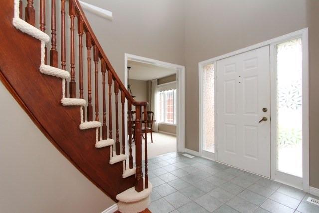 10 Jura Crt, House detached with 4 bedrooms, 3 bathrooms and 4 parking in Clarington ON | Image 2