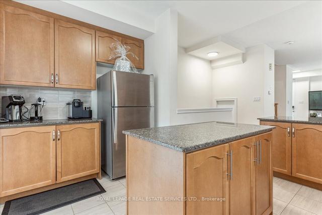 th 7 - 389 The Westway, House attached with 3 bedrooms, 2 bathrooms and 2 parking in Toronto ON | Image 8