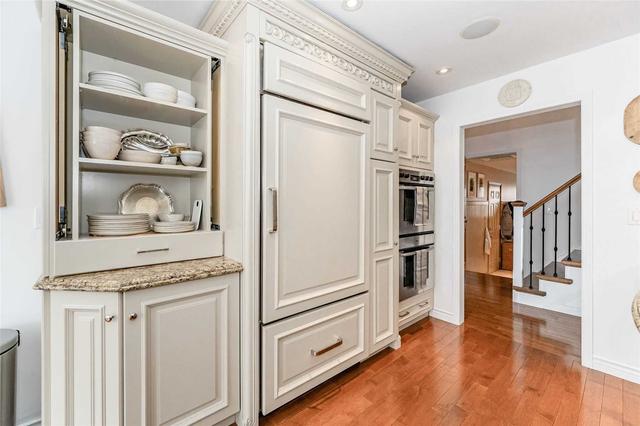 11 Sharon Pl, House detached with 4 bedrooms, 3 bathrooms and 6 parking in Guelph ON | Image 2