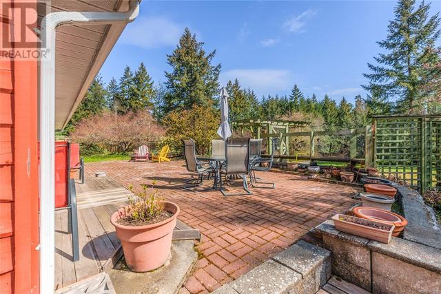 2050 Sanders Rd, House detached with 4 bedrooms, 3 bathrooms and 4 parking in Nanaimo E BC | Image 18