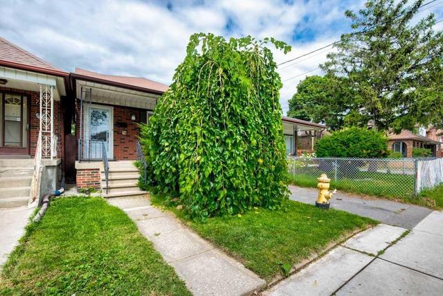 70 Amherst Ave, House detached with 1 bedrooms, 2 bathrooms and 8 parking in Toronto ON | Image 1