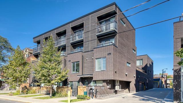 207b Manning Ave, House attached with 3 bedrooms, 3 bathrooms and 2 parking in Toronto ON | Image 24