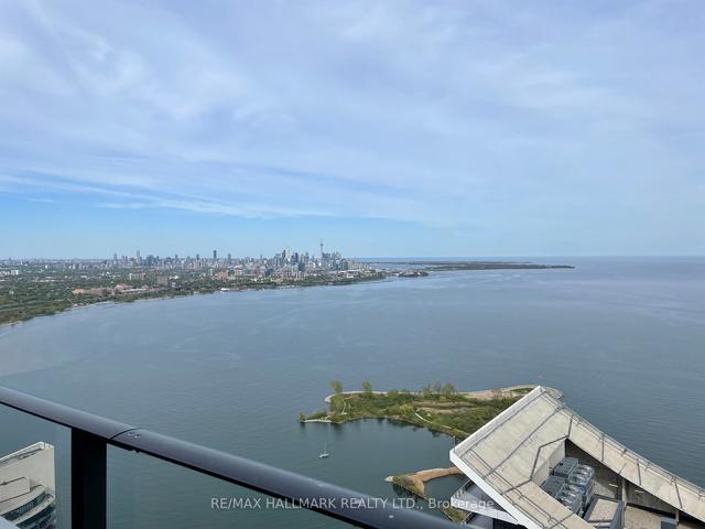 lph05a - 30 Shore Breeze Dr, Condo with 2 bedrooms, 2 bathrooms and 1 parking in Toronto ON | Image 1