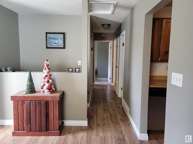 10408 28a Av Nw, House attached with 3 bedrooms, 1 bathrooms and null parking in Edmonton AB | Image 8