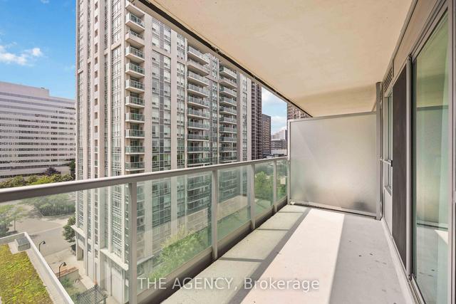 1001 - 17 Anndale Dr, Condo with 1 bedrooms, 1 bathrooms and 1 parking in Toronto ON | Image 2