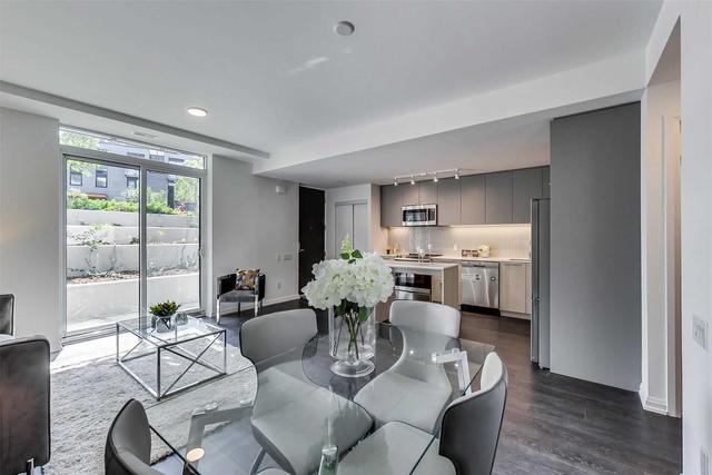 th52 - 10 Brin Dr, Townhouse with 3 bedrooms, 2 bathrooms and 1 parking in Toronto ON | Image 3