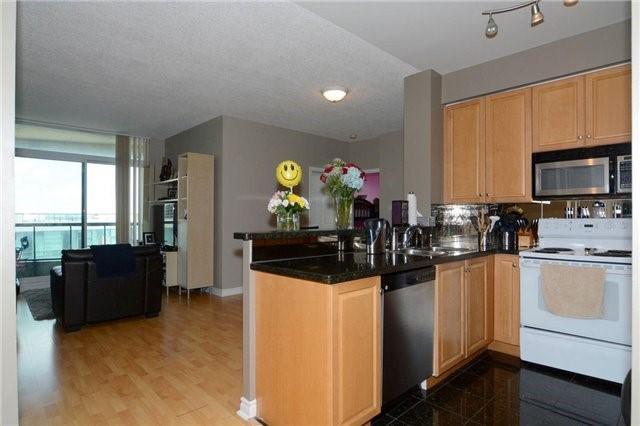 lph6 - 7 Lorraine Dr, Condo with 3 bedrooms, 2 bathrooms and 1 parking in Toronto ON | Image 5
