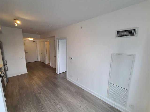 1607 - 181 Dundas St E, Condo with 1 bedrooms, 1 bathrooms and 0 parking in Toronto ON | Image 2