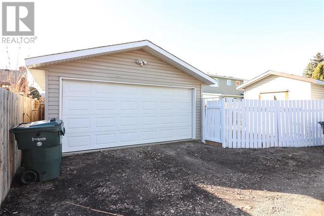 27 Ross Glen Place Se, House detached with 3 bedrooms, 2 bathrooms and 3 parking in Medicine Hat AB | Image 34