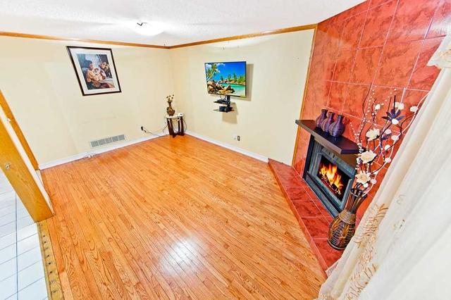 125 Gennela Sq, House detached with 4 bedrooms, 4 bathrooms and 5 parking in Toronto ON | Image 29