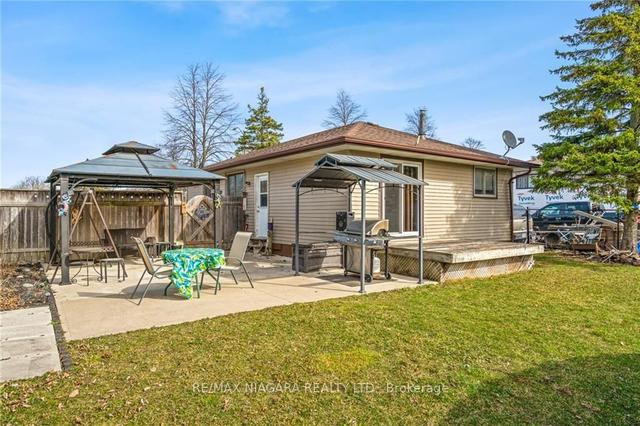 8110 Paddock Trail Dr, House detached with 2 bedrooms, 2 bathrooms and 4 parking in Niagara Falls ON | Image 32