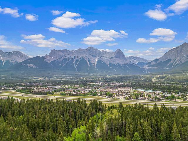 25 Juniper Ridge, House detached with 4 bedrooms, 5 bathrooms and 4 parking in Canmore AB | Image 2
