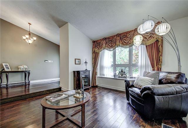 146 Bannatyne Dr, House detached with 4 bedrooms, 3 bathrooms and 4 parking in Toronto ON | Image 1