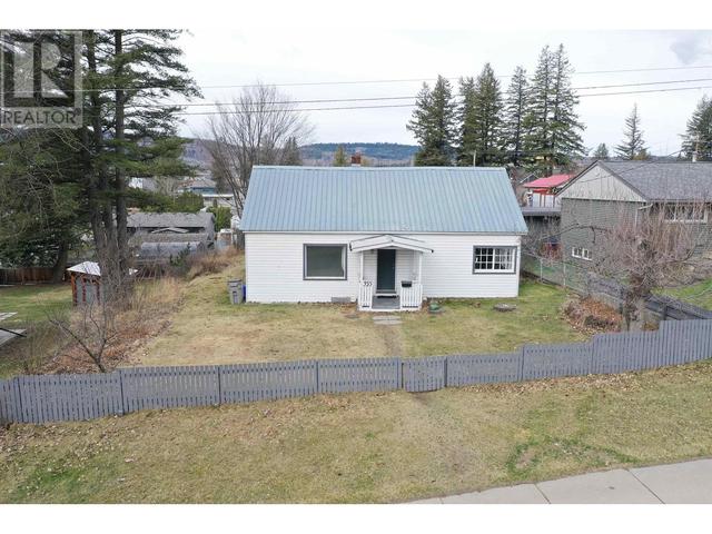 355 Wilson Street, House detached with 2 bedrooms, 1 bathrooms and null parking in Quesnel BC | Image 2