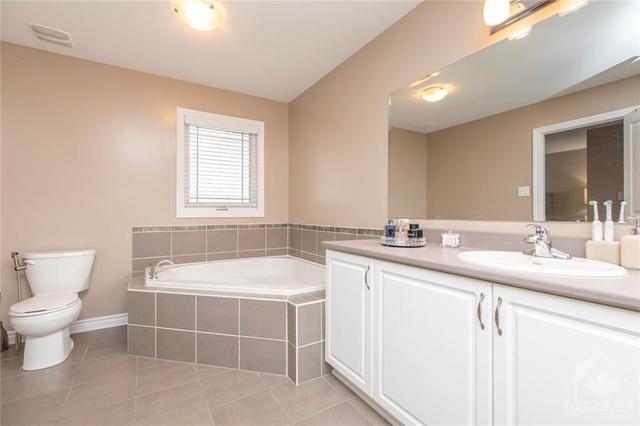 235 Gossamer Street, Townhouse with 3 bedrooms, 3 bathrooms and 3 parking in Ottawa ON | Image 11