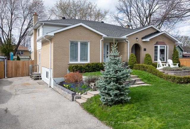 422 Lana Terr, House semidetached with 4 bedrooms, 2 bathrooms and 3 parking in Mississauga ON | Image 12